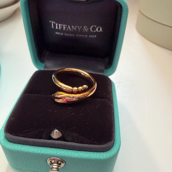 NEW Tiffany & Co. Elsa Peretti snake ring in 18k yellow gold - Picture 1 of 4
